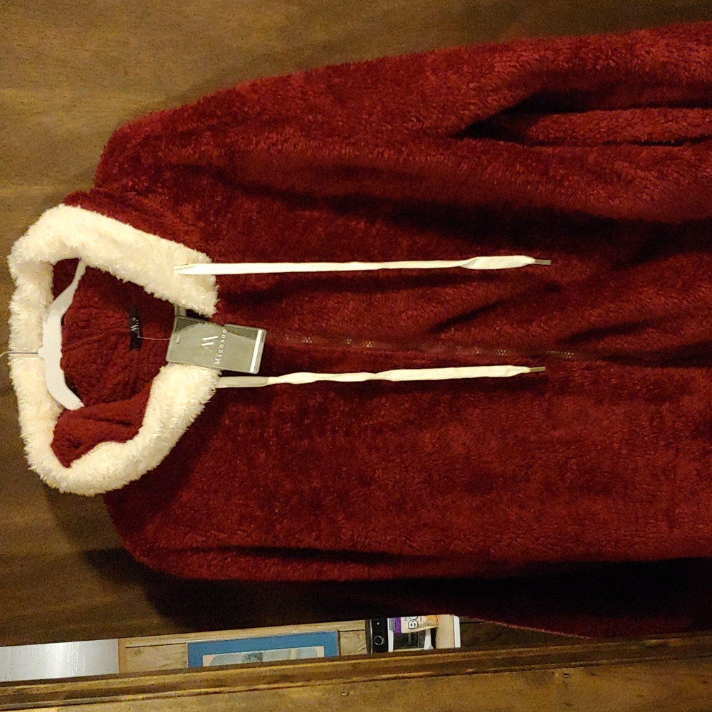 Maroon and white polyester hoodie, size XX, very soft and warm. Side pockets.